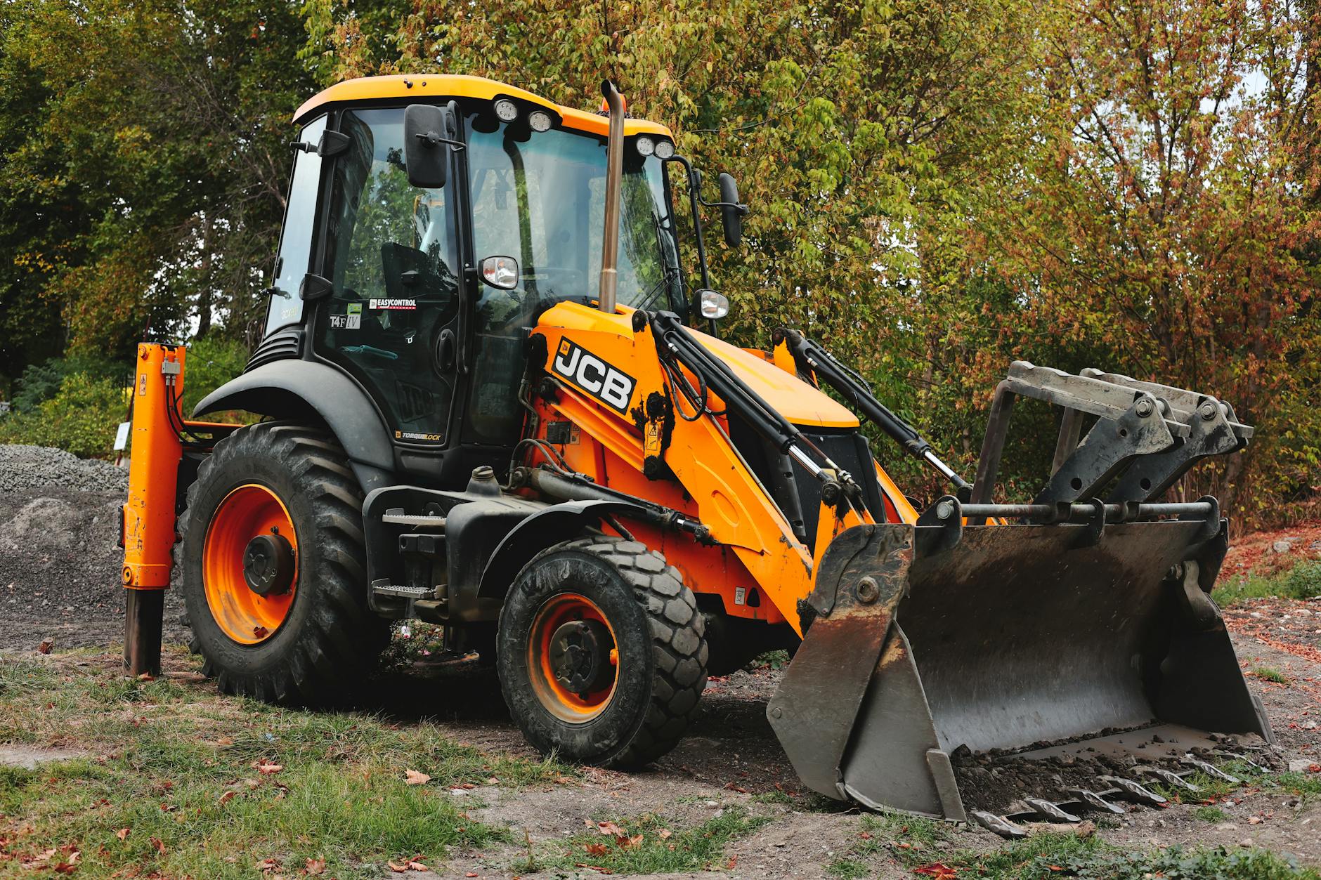 Budget mini-pelle usage : Tarifs détaillés et pièges à éviter