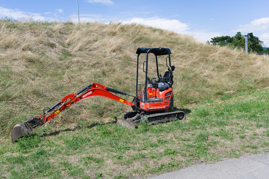 Travaux de excavator digging trench