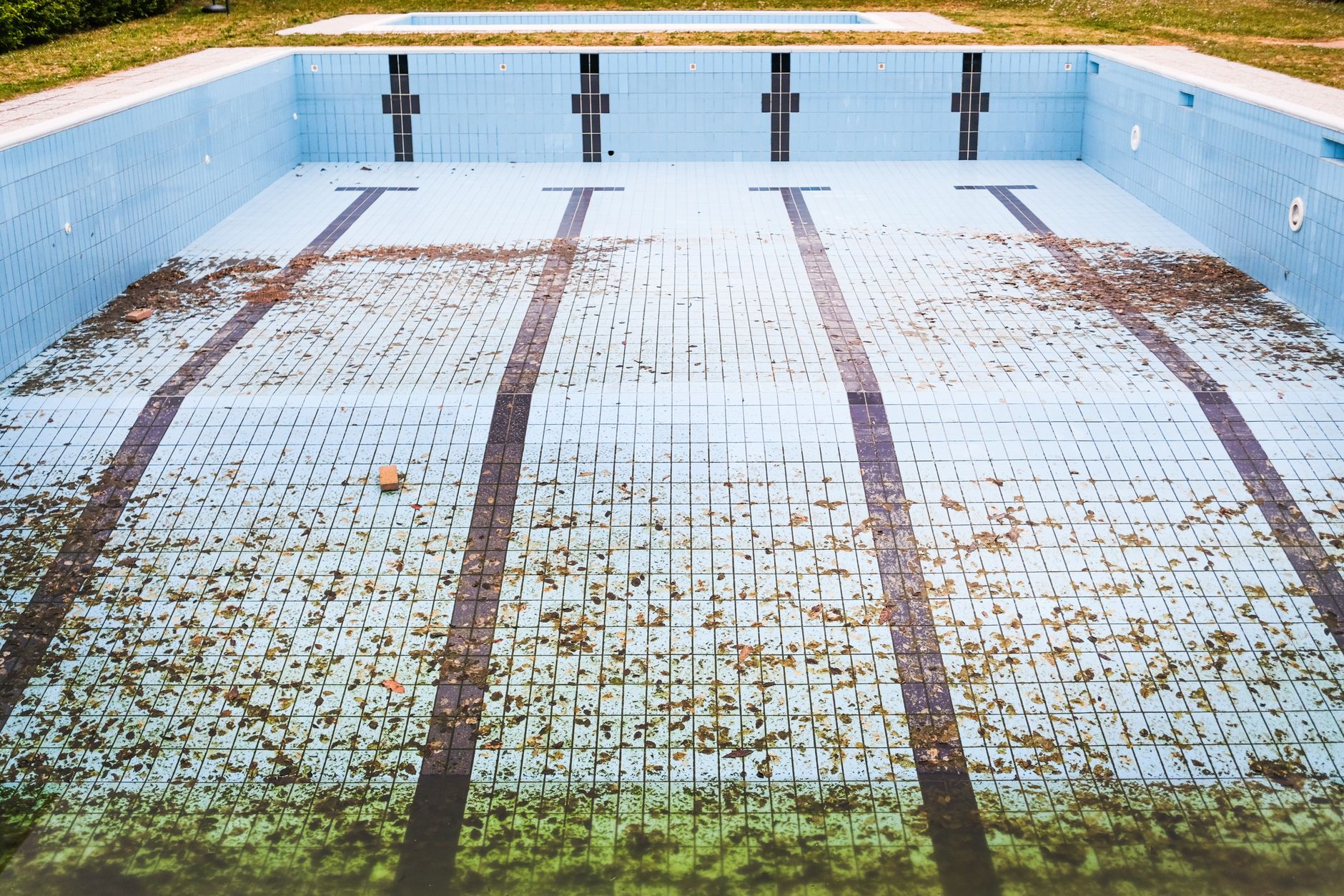 Coût terrassement piscine coque : Tarifs détaillés et pièges à éviter