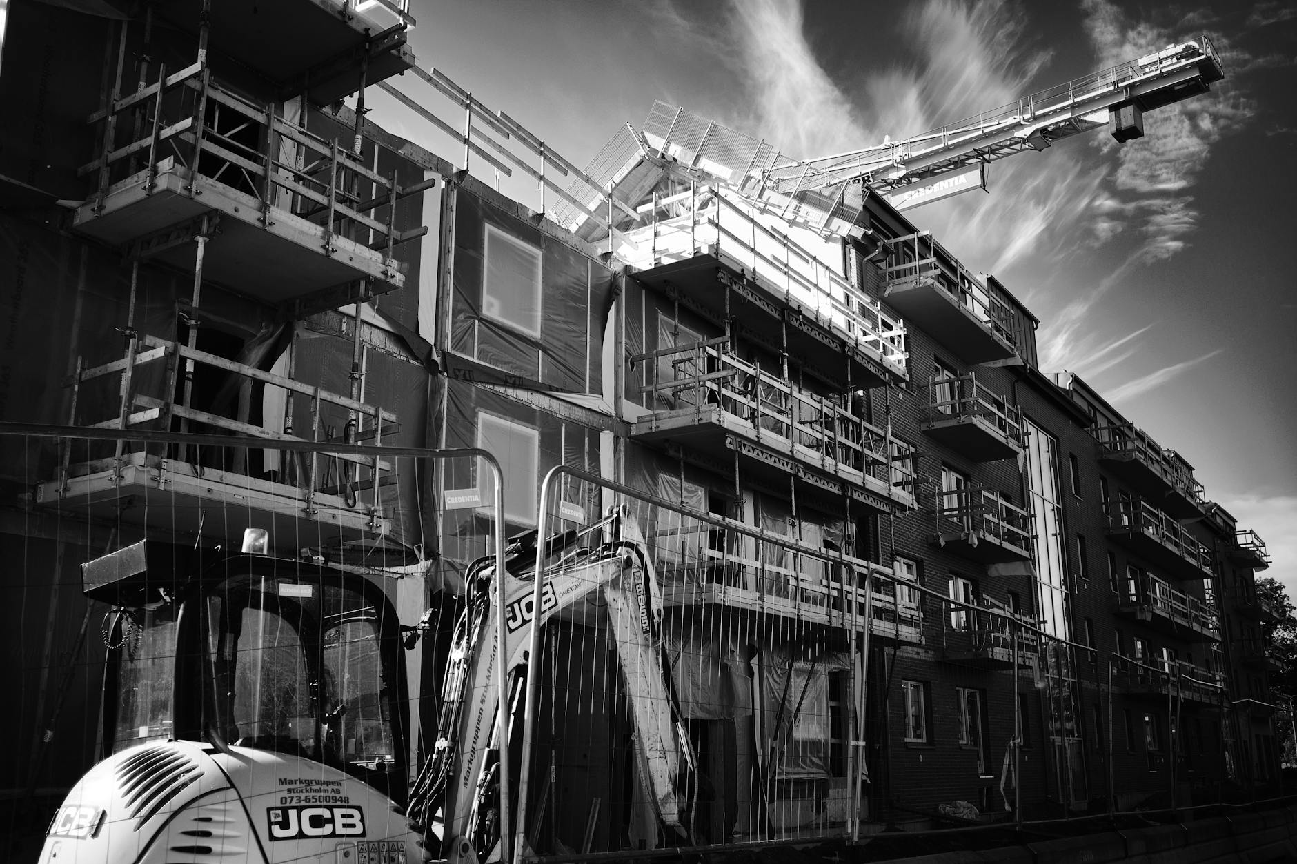 Prix moyen mini-pelle vs entreprise pro : Lequel choisir ?