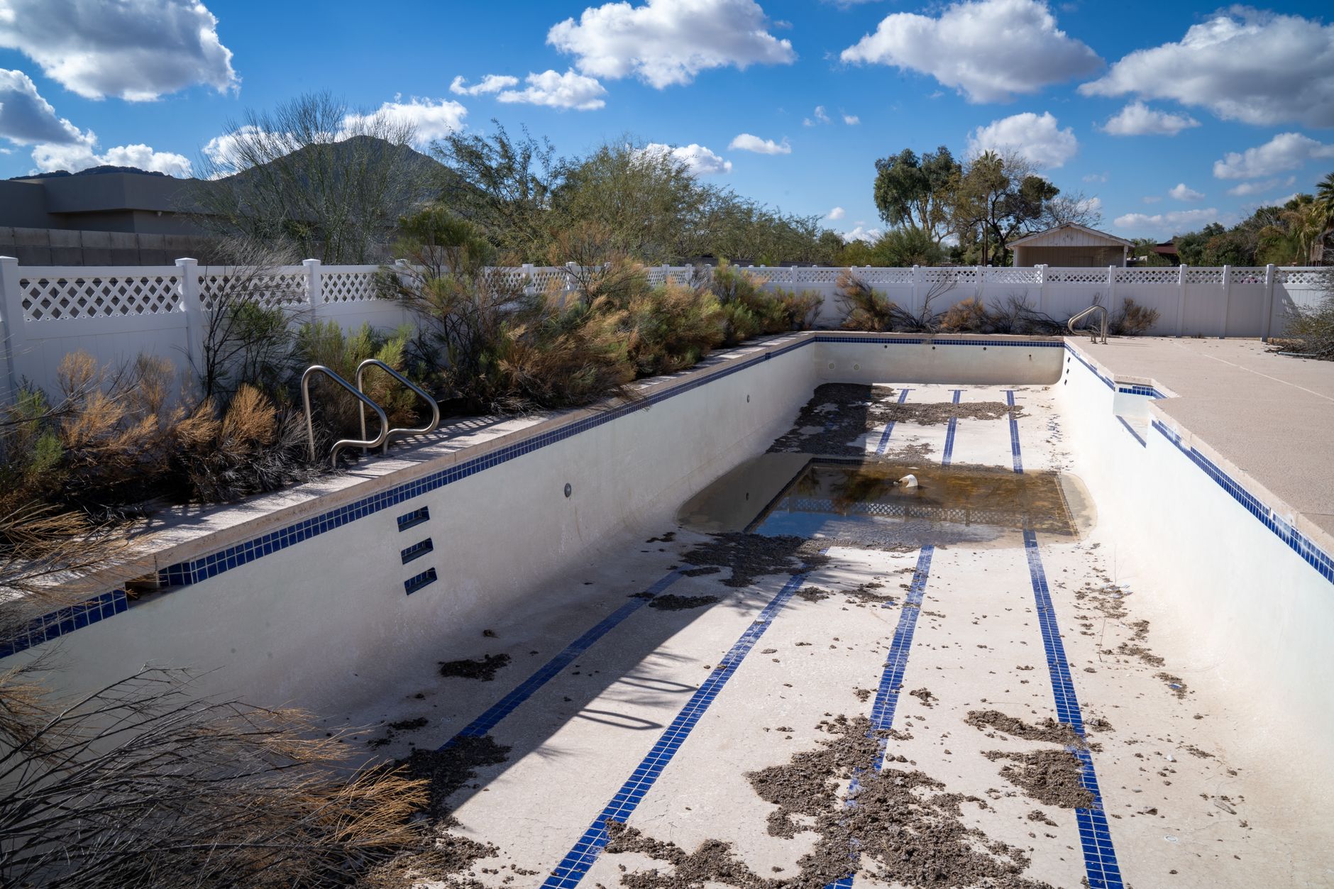 Terrassement piscine coque : Tarifs détaillés et pièges à éviter